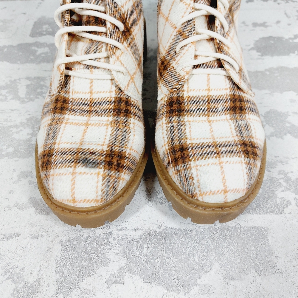 `New Jessica Simpson Karia Plaid Cream and Brown Ankle Boots D593 - Picture 7 of 11